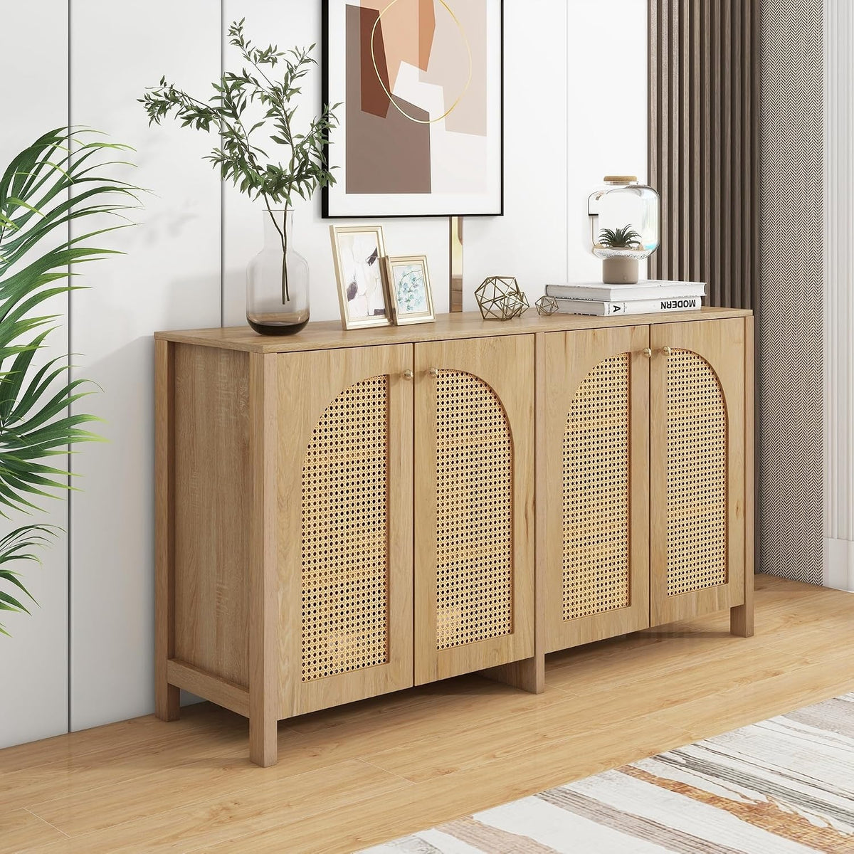 Meuble rotin naturel 145 cm a quatre compartiments fermes avec poignets metal, rangement elegant pour espace repas