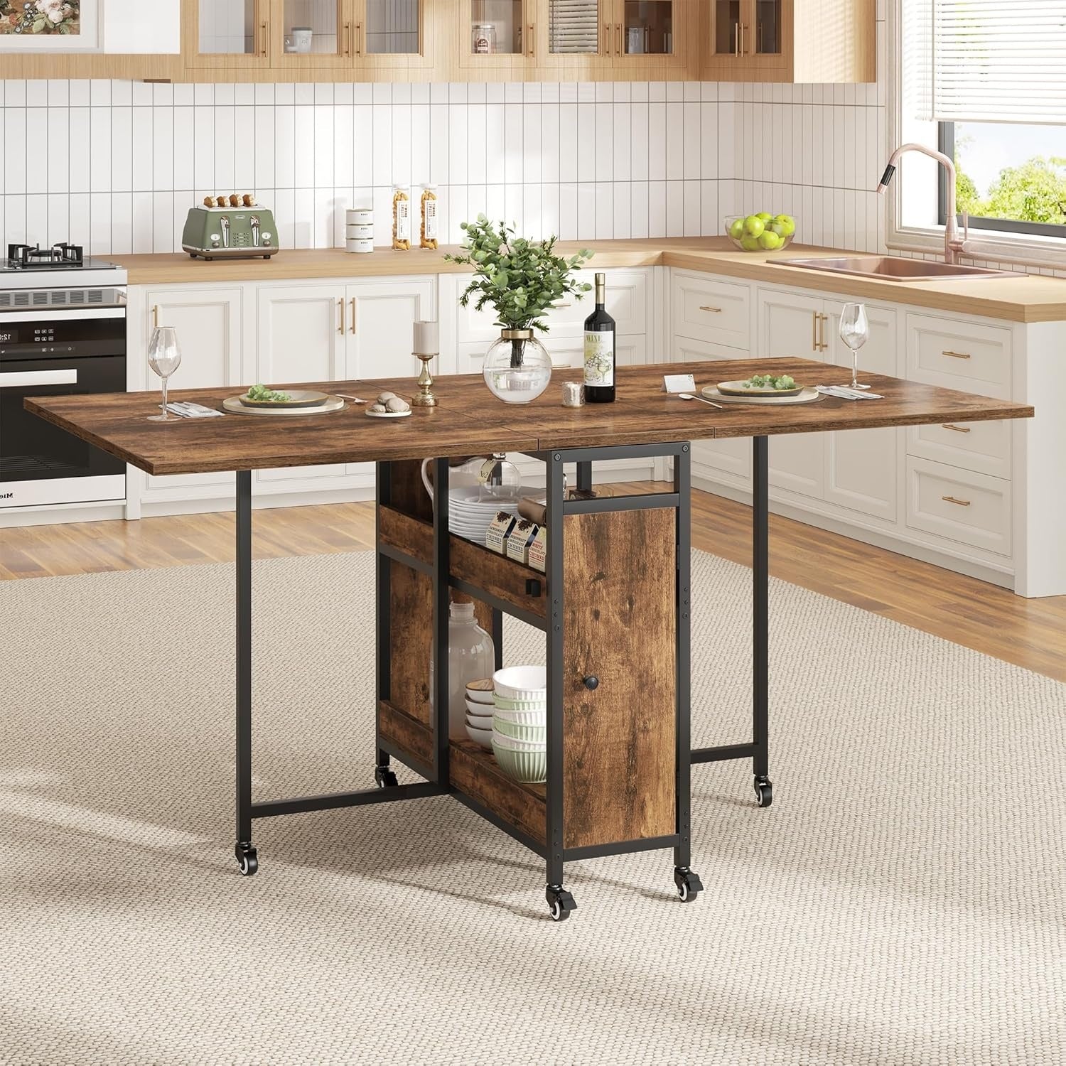 Table pliante mobile marron avec rangement integre et roulettes pour gagner de la place